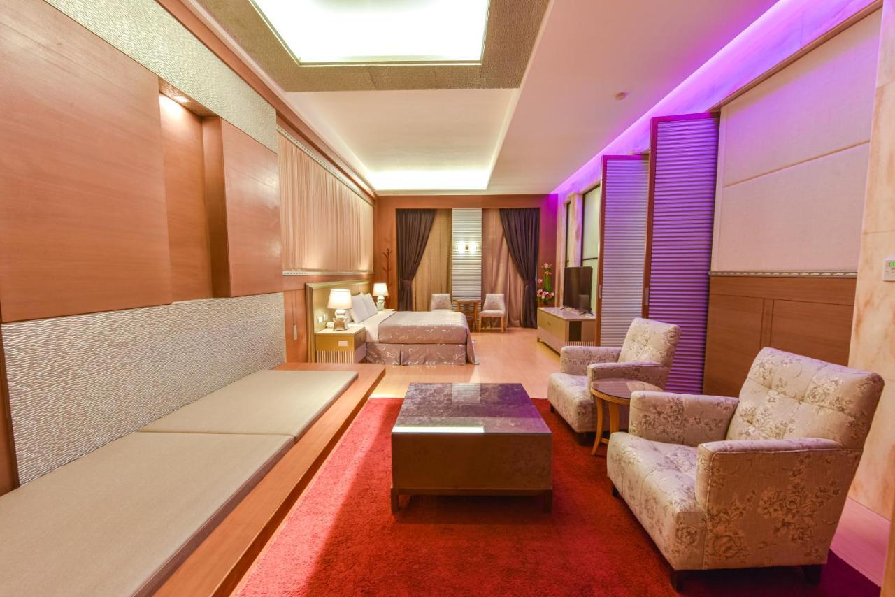 Purple Garden Motel Гаосюн Экстерьер фото