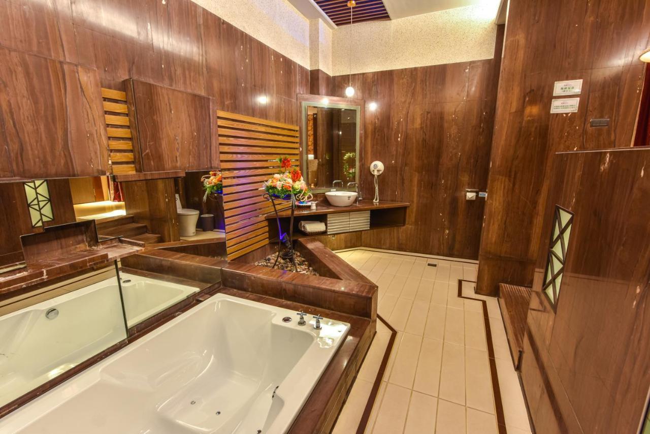 Purple Garden Motel Гаосюн Экстерьер фото